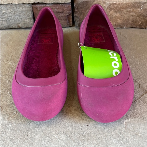 Crocs sz 7 pomegranate mammoth flat NWT - Picture 3 of 12